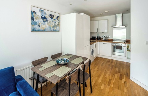 Hackney Wick Apartment | One Bedroom apartment near Central London with Private Balcony