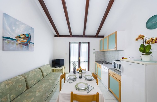 Zdrelac Apartment | One bedroom apartment near beach Ždrelac, Pašman (A-12662-b)