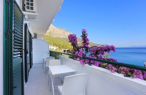 Igrane Apartment | One bedroom apartment near beach Igrane, Makarska (A-6653-c)