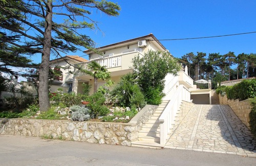 Silo Apartment | One bedroom apartment near beach Šilo, Krk (A-18704-a)