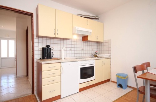 Preko Apartment | One bedroom apartment near beach Preko, Ugljan (A-8384-b)