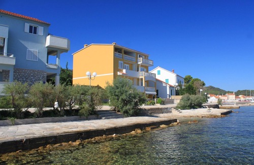 Preko Apartment | One bedroom apartment near beach Preko, Ugljan (A-8384-b)