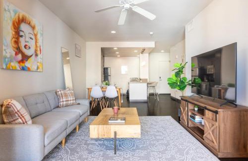 Los Angeles Apartment | One Bedroom Apartment With View