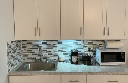 Estate Sion Hill Apartment | One-bedroom apartment on St Croix; AC, WiFi, near shopping center & restaurants