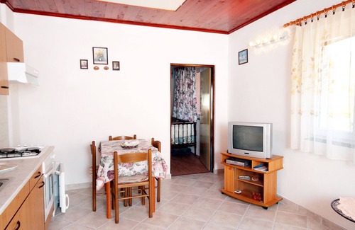 Molat Apartment | One bedroom apartment with terrace and sea view Brgulje, Molat (A-6250-b)