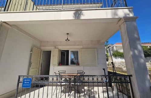 Cove Tri Zala (Zrnovo) Apartment | One bedroom apartment with terrace and sea view Viganj, Pelješac (A-24522-b)