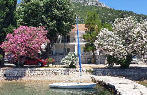 Cove Tri Zala (Zrnovo) Apartment | One bedroom apartment with terrace and sea view Viganj, Pelješac (A-24522-d)