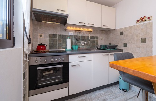 Prezid Apartment | One bedroom apartment with terrace Prezid, Gorski kotar (A-20260-a)