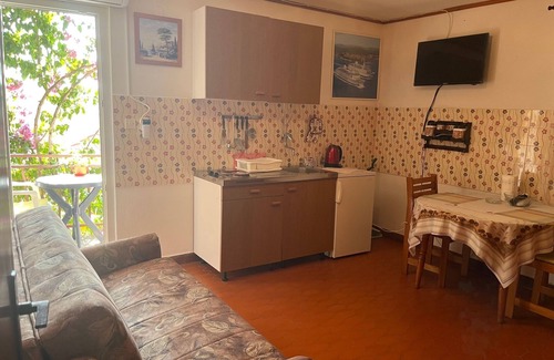 Racisce Apartment | One bedroom apartment with balcony Račišće, Korčula (A-4359-a)