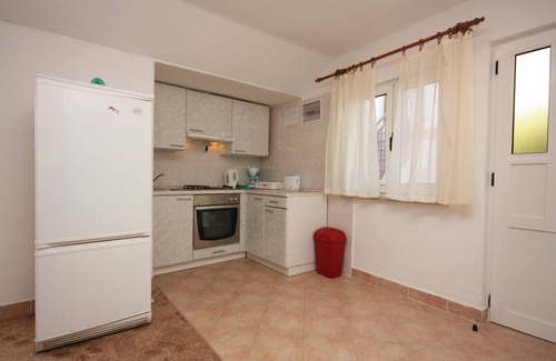 Vinisce Apartment | One bedroom apartment with balcony and sea view Vinišće, Trogir (A-6117-b)