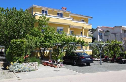 Baska Apartment | One bedroom apartment with terrace and sea view Baška, Krk (A-18716-f)