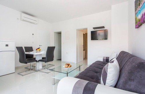 Baska Apartment | One bedroom apartment with terrace Baška, Krk (A-18808-b)