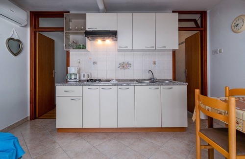 Baska Apartment | One bedroom apartment with terrace and sea view Baška, Krk (A-20125-a)