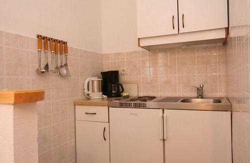 Igrane Apartment | One bedroom apartment with balcony and sea view Igrane, Makarska (A-6840-a)
