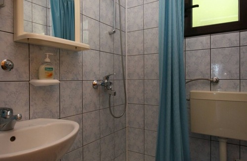Igrane Apartment | One bedroom apartment with balcony and sea view Igrane, Makarska (A-6840-a)