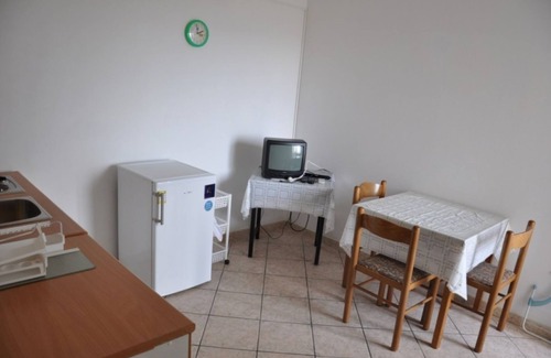 Lopar Apartment | One bedroom apartment with balcony and sea view Lopar, Rab (A-23747-d)