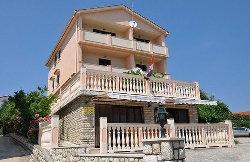 Lopar Apartment | One bedroom apartment with balcony and sea view Lopar, Rab (A-23747-d)