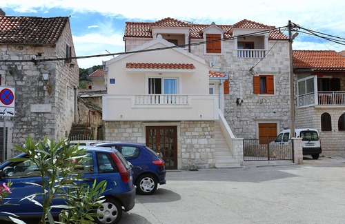 Marina Apartment | One bedroom apartment with terrace Marina, Trogir (A-10327-a)