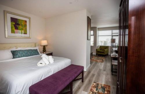 Bankers Hill Hotel | One Bedroom Apartment with Luxurious Furnitures