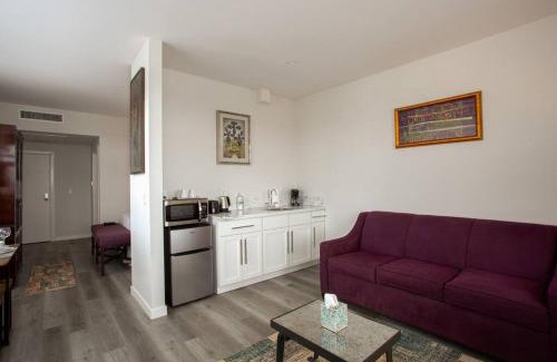 Bankers Hill Hotel | One Bedroom Apartment with Luxurious Furnitures