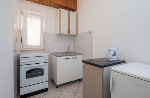 Omis Apartment | One bedroom apartment with balcony and sea view Duće, Omiš (A-18155-a)