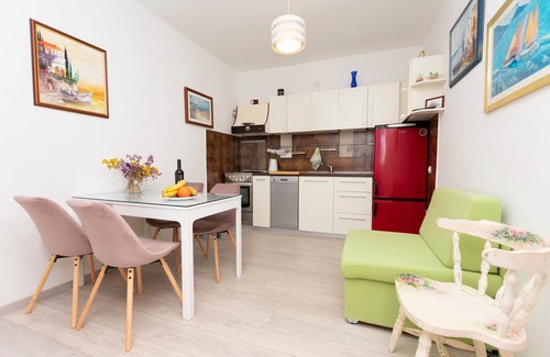 Omis Apartment | One bedroom apartment with terrace and sea view Omiš (A-20787-a)