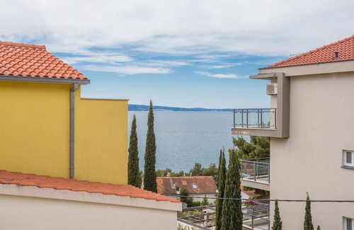 Tice Apartment | One bedroom apartment with terrace and sea view Nemira, Omiš (A-2781-b)