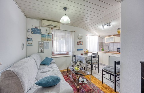 Selce Apartment | One bedroom apartment with air-conditioning Selce, Crikvenica (A-3240-b)