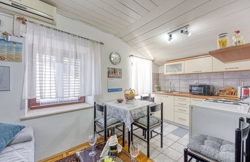Selce Apartment | One bedroom apartment with air-conditioning Selce, Crikvenica (A-3240-b)
