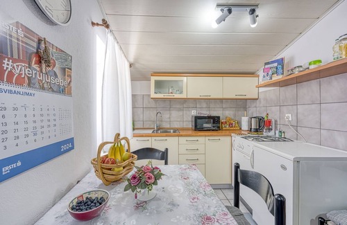 Selce Apartment | One bedroom apartment with air-conditioning Selce, Crikvenica (A-3240-b)