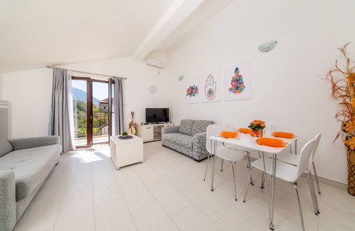 Dobrota Apartment | One-Bedroom Apartment with Balcony and Partial Sea View