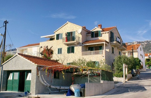 Bol Apartment | One bedroom apartment with balcony and sea view Bol, Brač (A-2926-c)