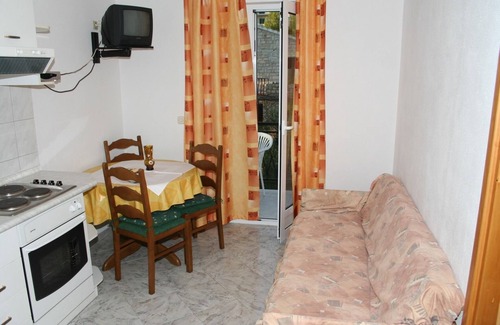 Bol Apartment | One bedroom apartment with balcony Bol, Brač (A-2884-a)