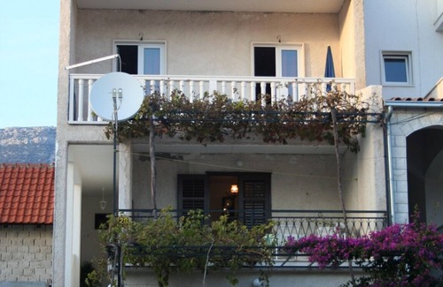 Bol Apartment | One bedroom apartment with balcony Bol, Brač (A-2884-a)