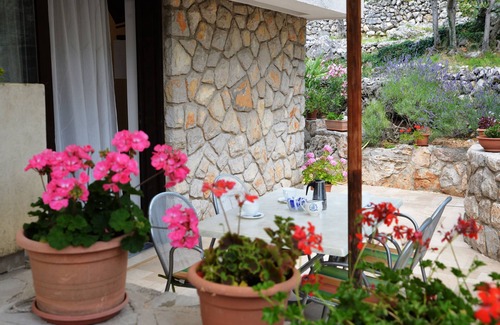 Cres Apartment | One bedroom apartment with terrace Cres (A-7876-a)