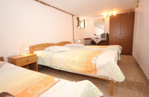 Cres Apartment | One bedroom apartment with terrace Cres (A-7984-a)