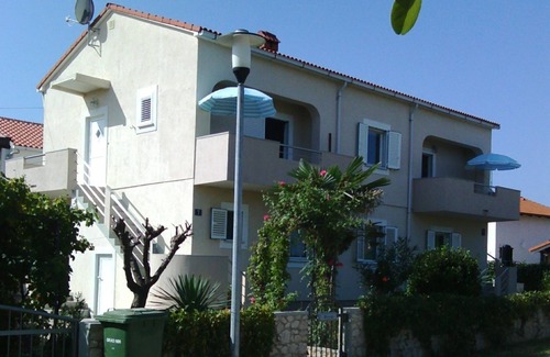 Nin Apartment | One bedroom apartment with terrace Nin, Zadar (A-15861-a)