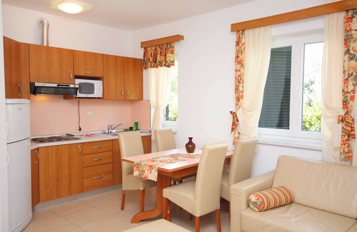 Palit Apartment | One bedroom apartment with terrace Banjol, Rab (A-3215-b)