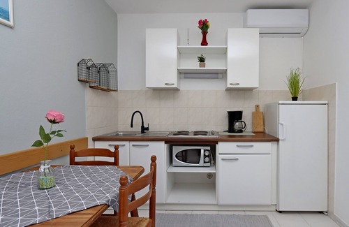 Barbat na Rabu Apartment | One bedroom apartment with terrace and sea view Barbat, Rab (A-14247-c)