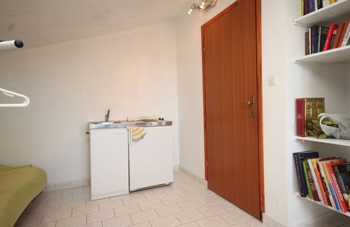 Rukavac Apartment | One bedroom apartment with terrace Rukavac, Vis (A-8864-b)