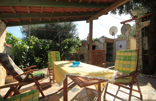 Rukavac Apartment | One bedroom apartment with terrace Rukavac, Vis (A-8864-b)