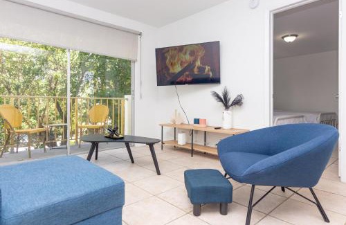 Edgewater Apartment | One Bedroom Apartment - with Parking & Balcony - Heart of Wynwood