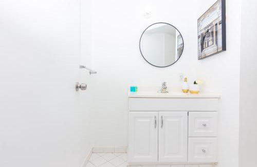 Edgewater Apartment | One Bedroom Apartment - with Parking & Balcony - Heart of Wynwood