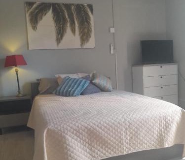 Midlands Apartment | One-bedroom beach apartment, aircon,pool,WIFI
