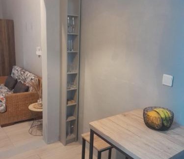 Midlands Apartment | One-bedroom beach apartment, aircon,pool,WIFI