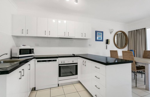 Clifton Beach Apartment | One-Bedroom Beachfront Apartment - Top Floor