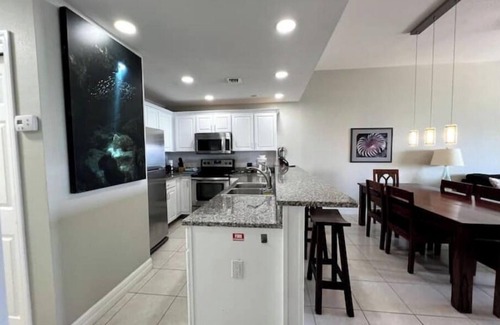 Colliers Bay Apartment | One Bedroom Beachfront Penthouse Condo Sleeps 4