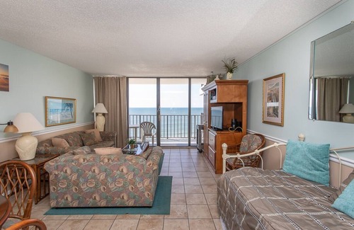 Garden City Condo | ONE BEDROOM CONDO TO DIE FOR Royal Garden 803