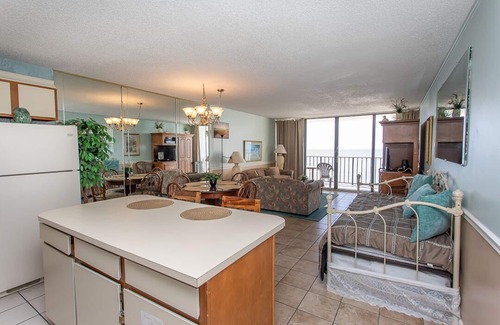 Garden City Condo | ONE BEDROOM CONDO TO DIE FOR Royal Garden 803