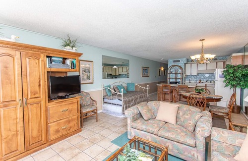 Garden City Condo | ONE BEDROOM CONDO TO DIE FOR Royal Garden 803